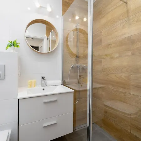 Jasny Apartament Blisko Tauron Arena By Renters *