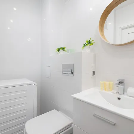 아파트 Jasny Apartament Blisko Tauron Arena By Renters *
