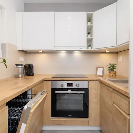 Jasny Apartament Blisko Tauron Arena By Renters